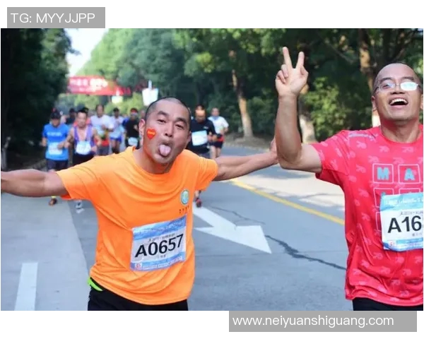 闪耀球场的足球明星夜光手环点亮你的运动激情与时尚风采