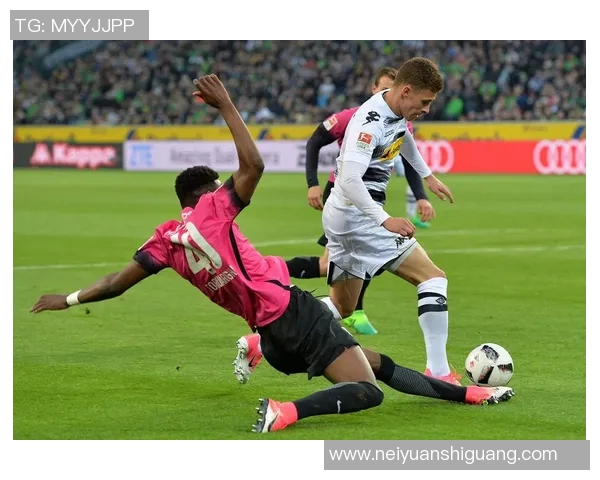 比勒贵主场迎战门兴挑战赛季首胜双方争夺激烈精彩纷呈的对决即将上演 比勒贵主场迎战门兴挑战赛季首胜双方争夺激烈精彩纷呈的对决即将上演